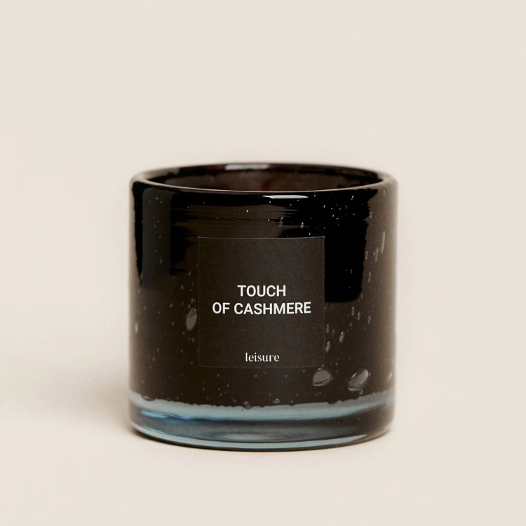 leisure-swieca-zapachowa-touch-of-cashmere-150g-001 copy.jpg