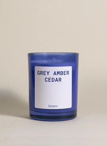 leisure-moments-swieca-grey-amber-cedar-210g-front.jpg.webp