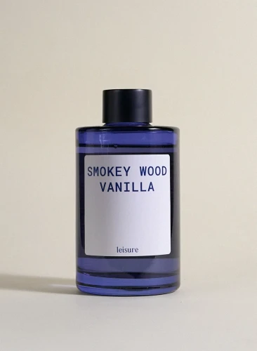 leisure-moments-patyczki-zapachowe-smokey-wood-vanilla-200ml-front2.jpg.webp