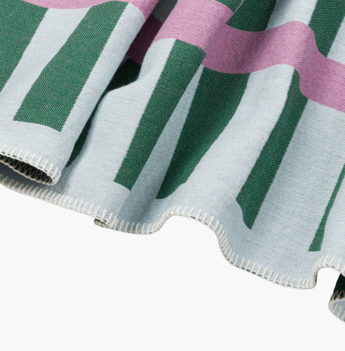 Onu-Throw-Forest-Green-Lilac-Fluff-ACC3004_index_3_266a5511-1646-4f06-8cd8-7191f901d54a.jpg.webp