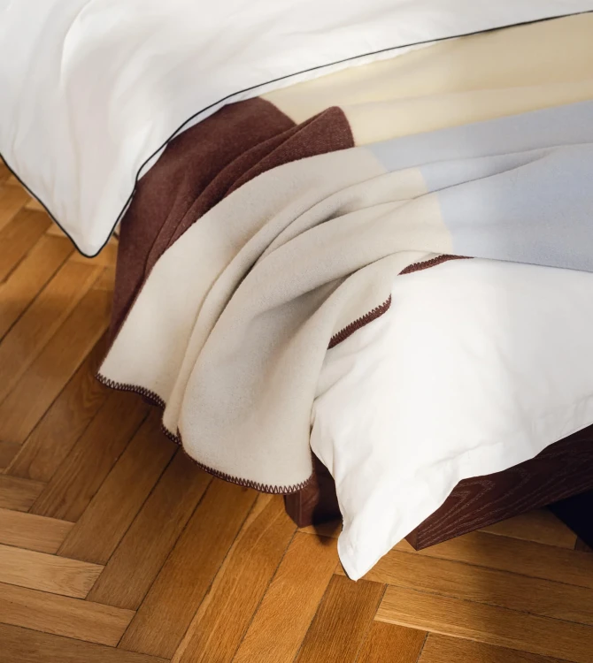 Hilu-Throw-Yellow-Blue-Brown-ACC1811_index_2.jpg.webp