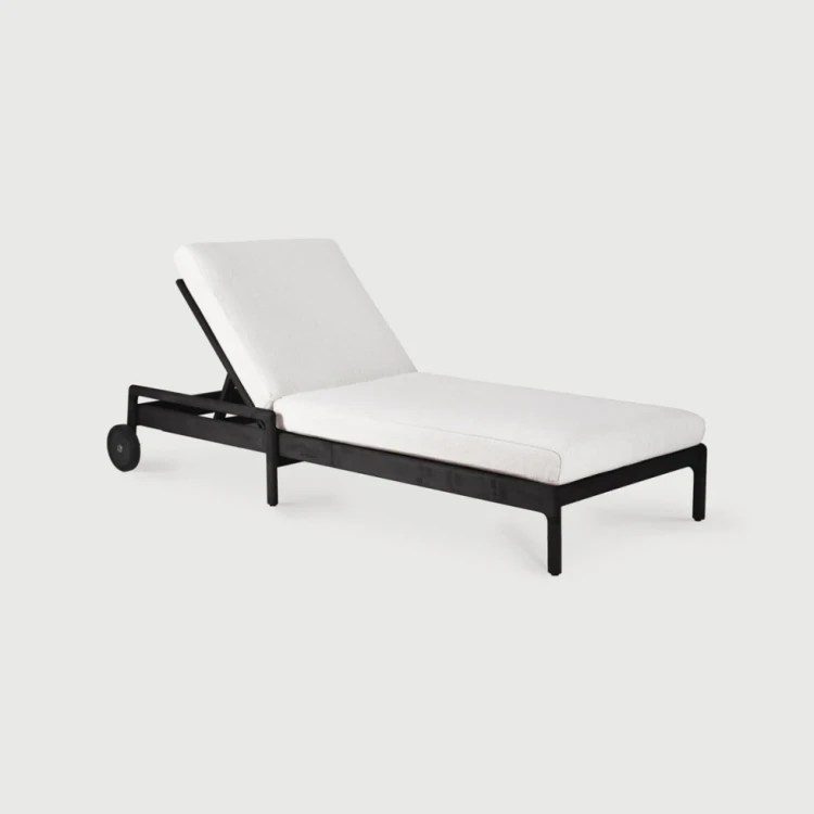 lezak-z-poduszka-jack-teak-black-off-white-ethnicraft.jpg