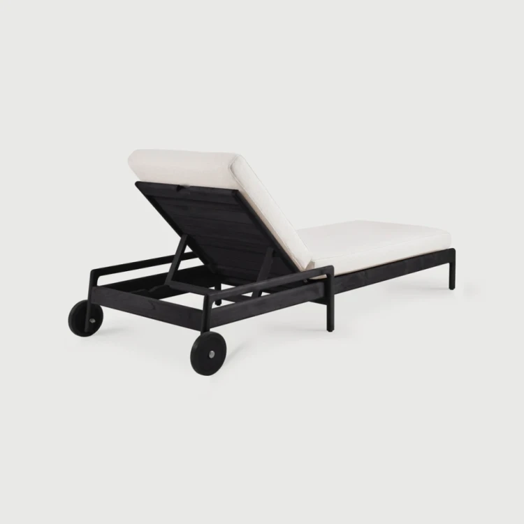 lezak-z-poduszka-jack-teak-black-off-white-ethnicraft-2.jpg