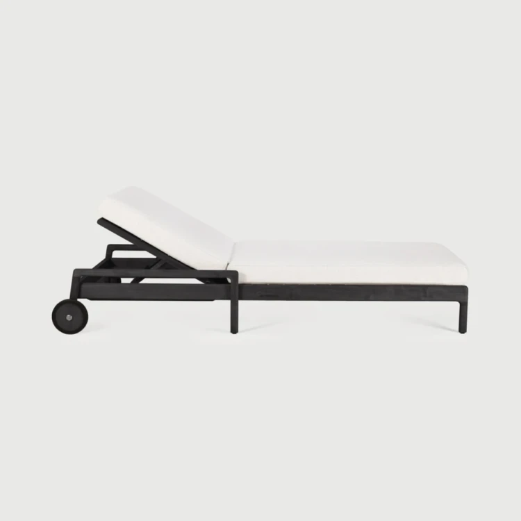 lezak-z-poduszka-jack-teak-black-off-white-ethnicraft-3.jpg