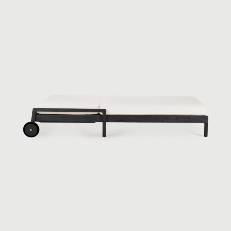 lezak-z-poduszka-jack-teak-black-off-white-ethnicraft-4.jpg