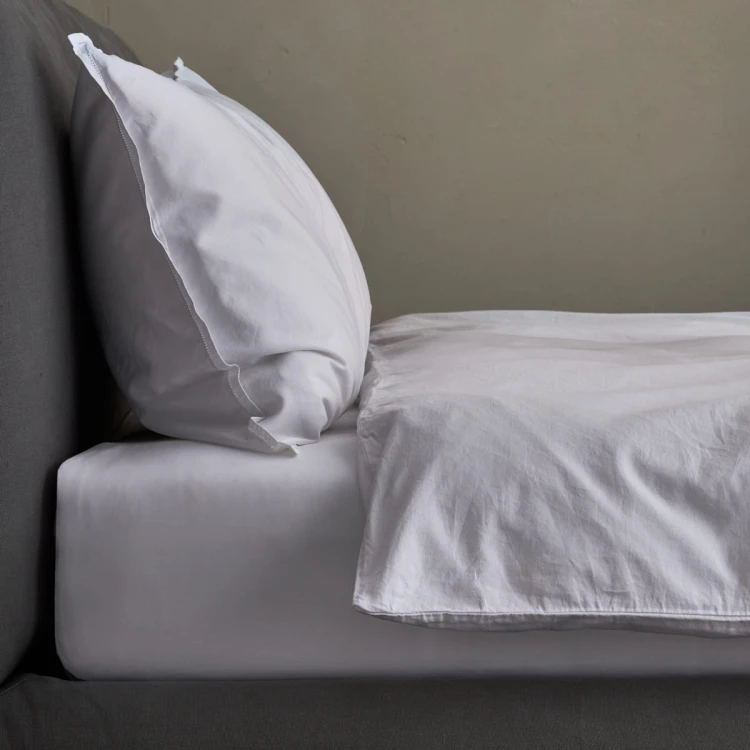lizbona III_fitted sheet_on bed.jpg