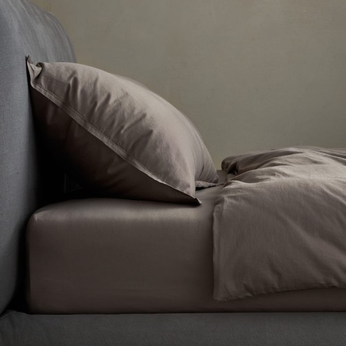 lizbona III_fitted sheet_on bed.jpg